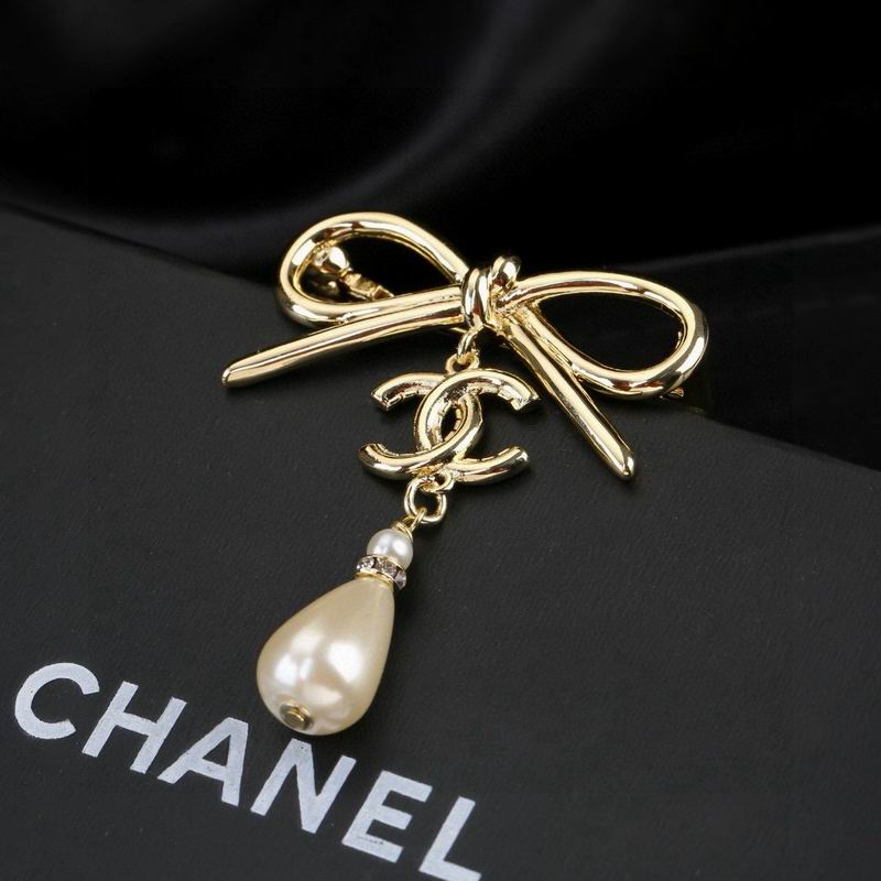 Chanel Brooch 04yxs30